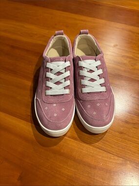 REVITALIGN Orthotic Floral Suede Casual Sneakers 8.5 Medium Width
